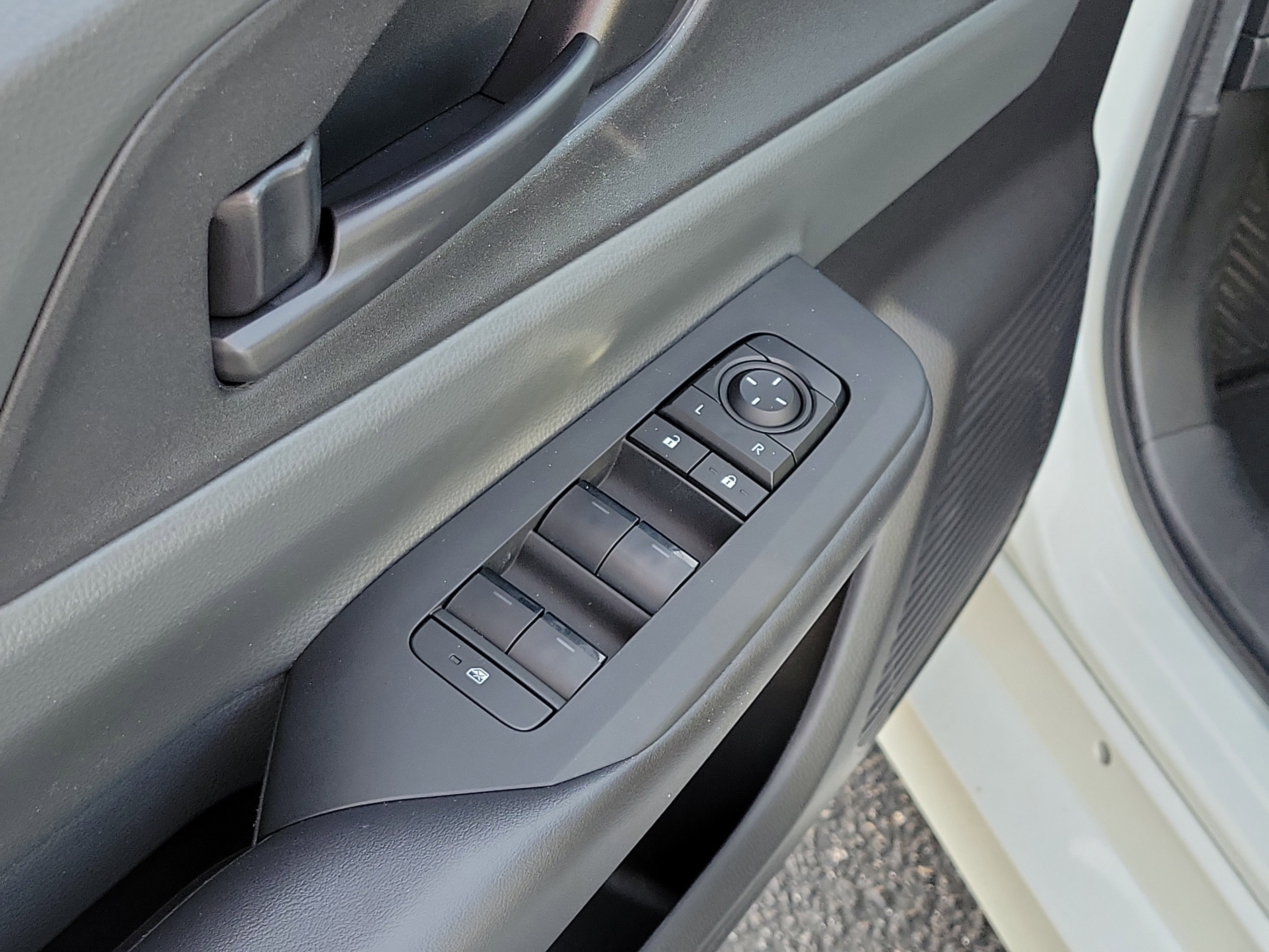 Used 2023 Toyota Prius LE FWD image 20