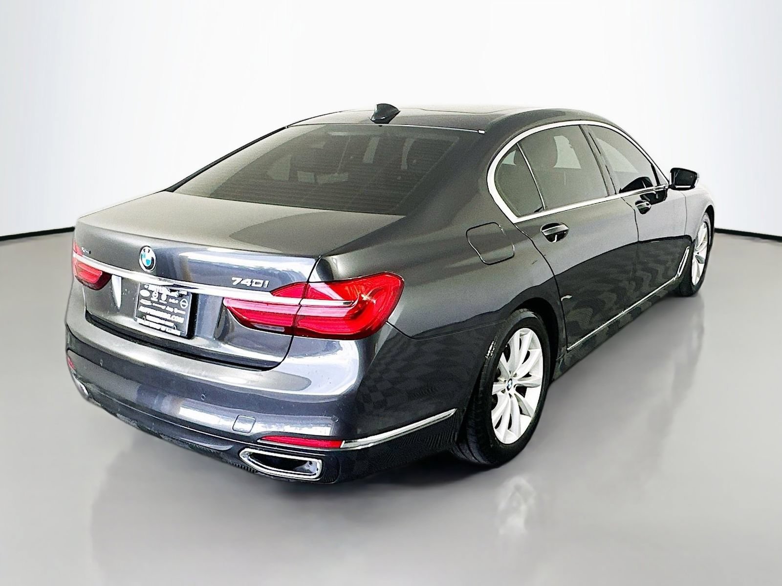Used 2019 BMW 740i xDrive AWD/4WD image 7