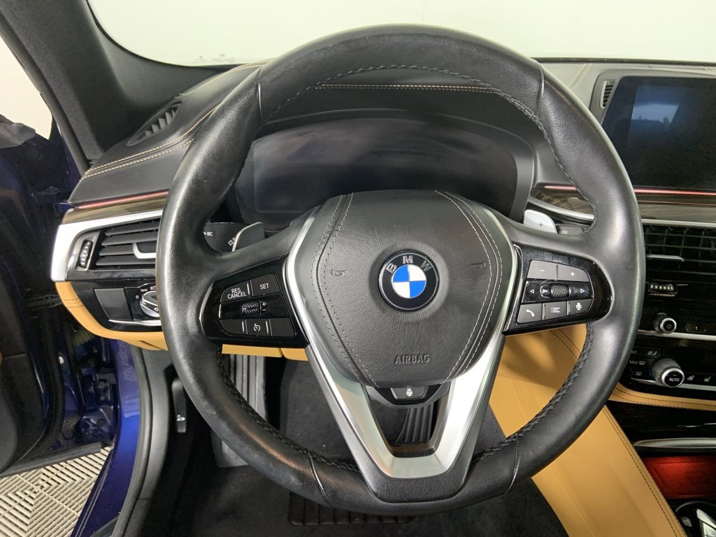 Used 2020 BMW 530e xDrive w/ Executive Package image 9