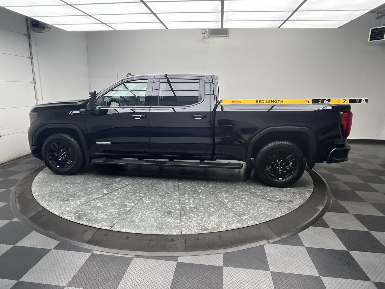 Used 2024 GMC Sierra 1500 Elevation w/ Preferred Package AWD/4WD image 7