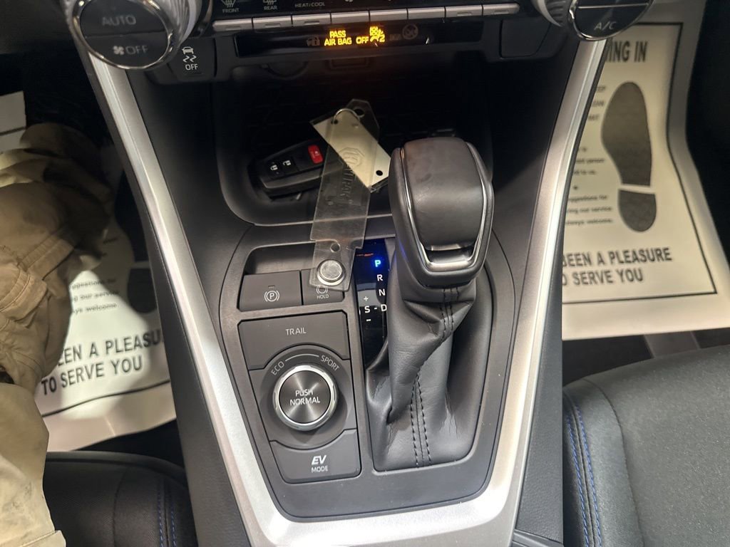 Used 2025 Toyota RAV4 SE image 29