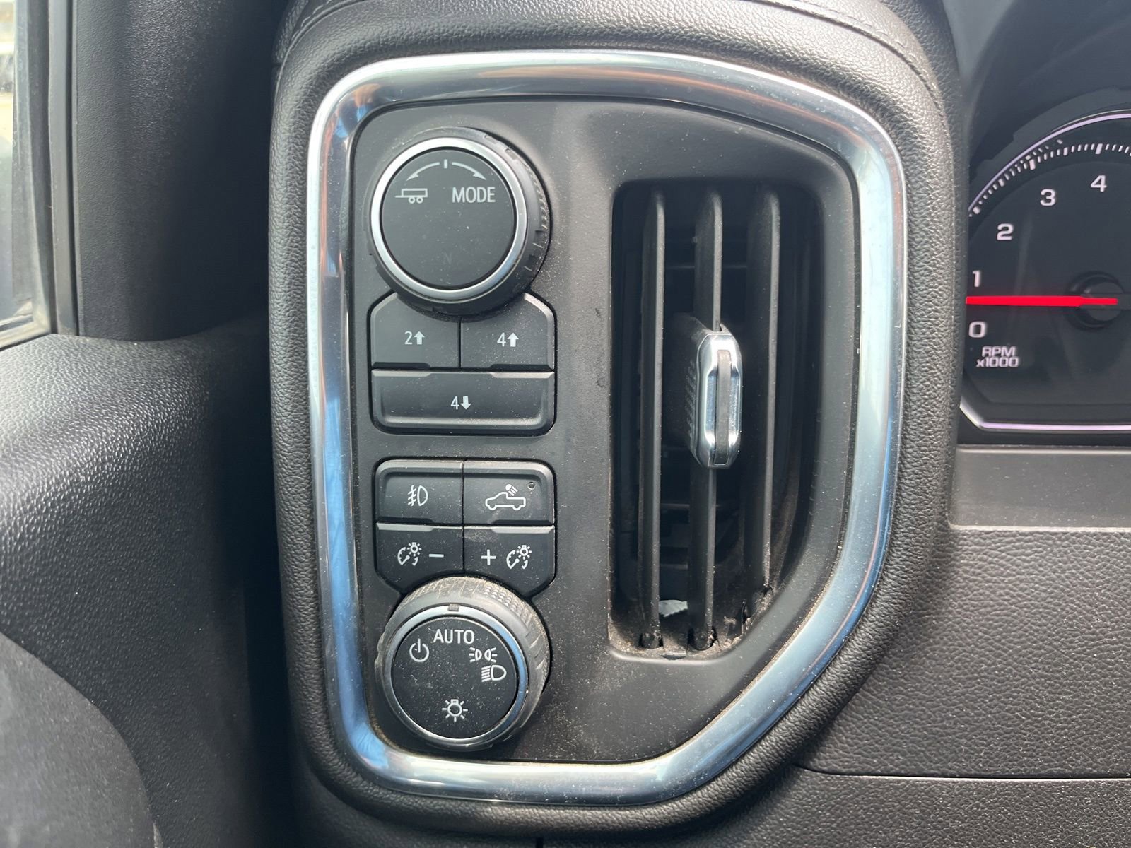 Used 2022 Chevrolet Silverado 2500 LT w/ Convenience Package AWD/4WD image 12