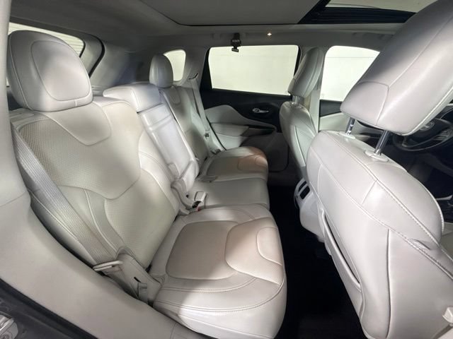 Used 2019 Jeep Cherokee Limited w/ Luxury Group AWD/4WD image 29