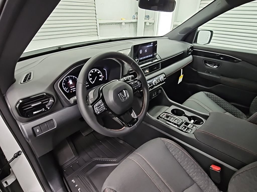 New 2025 Honda Pilot Sport image 11