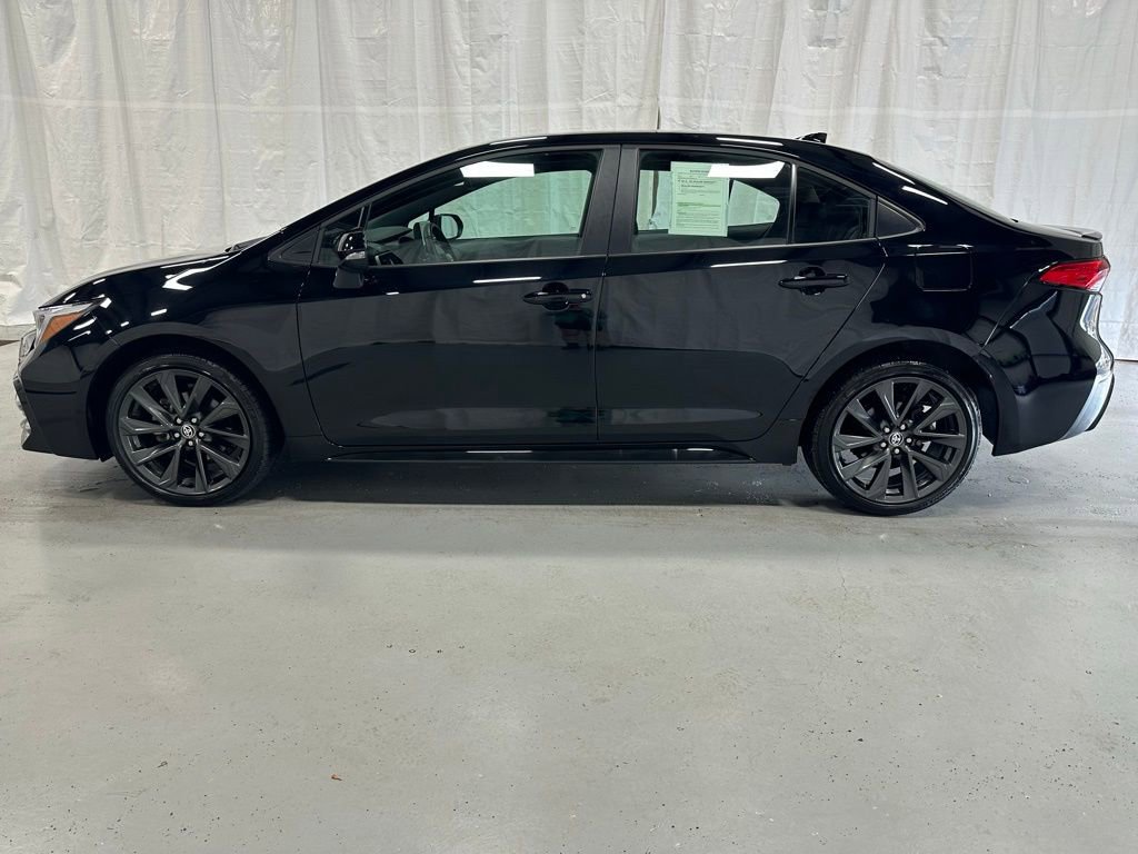 Used 2026 Toyota Corolla SE FWD image 4
