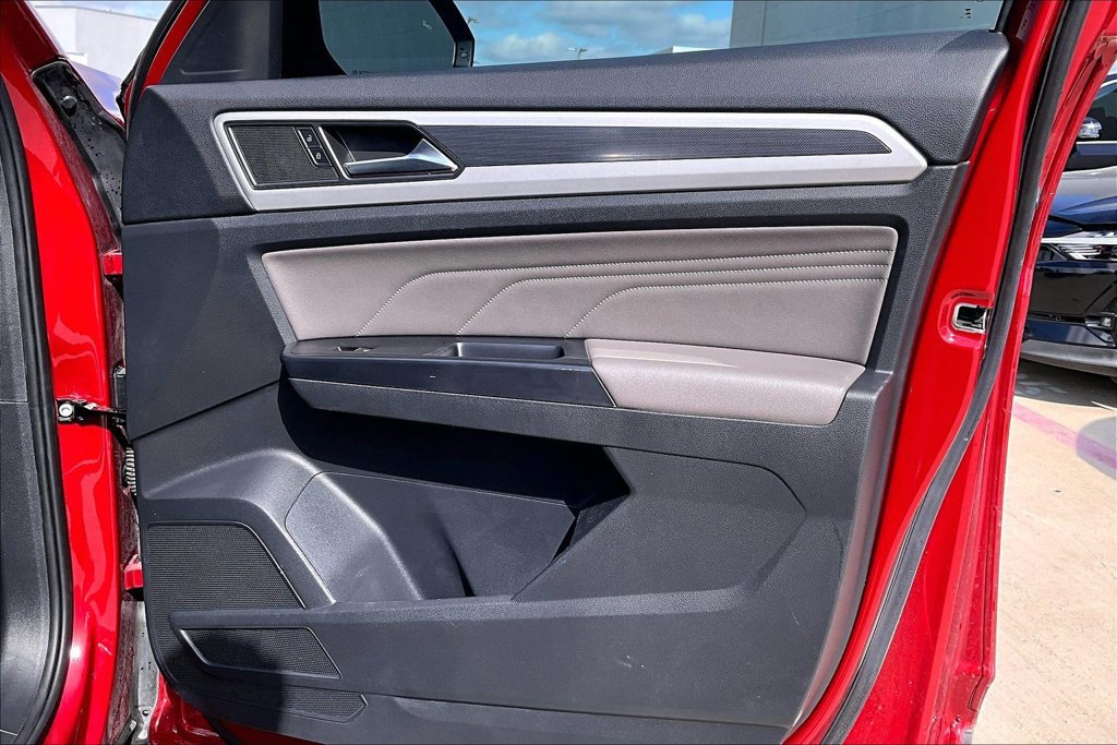 Used 2021 Volkswagen Atlas Cross Sport SE w/ Panoramic Sunroof Package FWD image 21