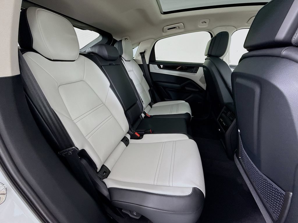 New 2026 Porsche Cayenne Coupe AWD/4WD image 31