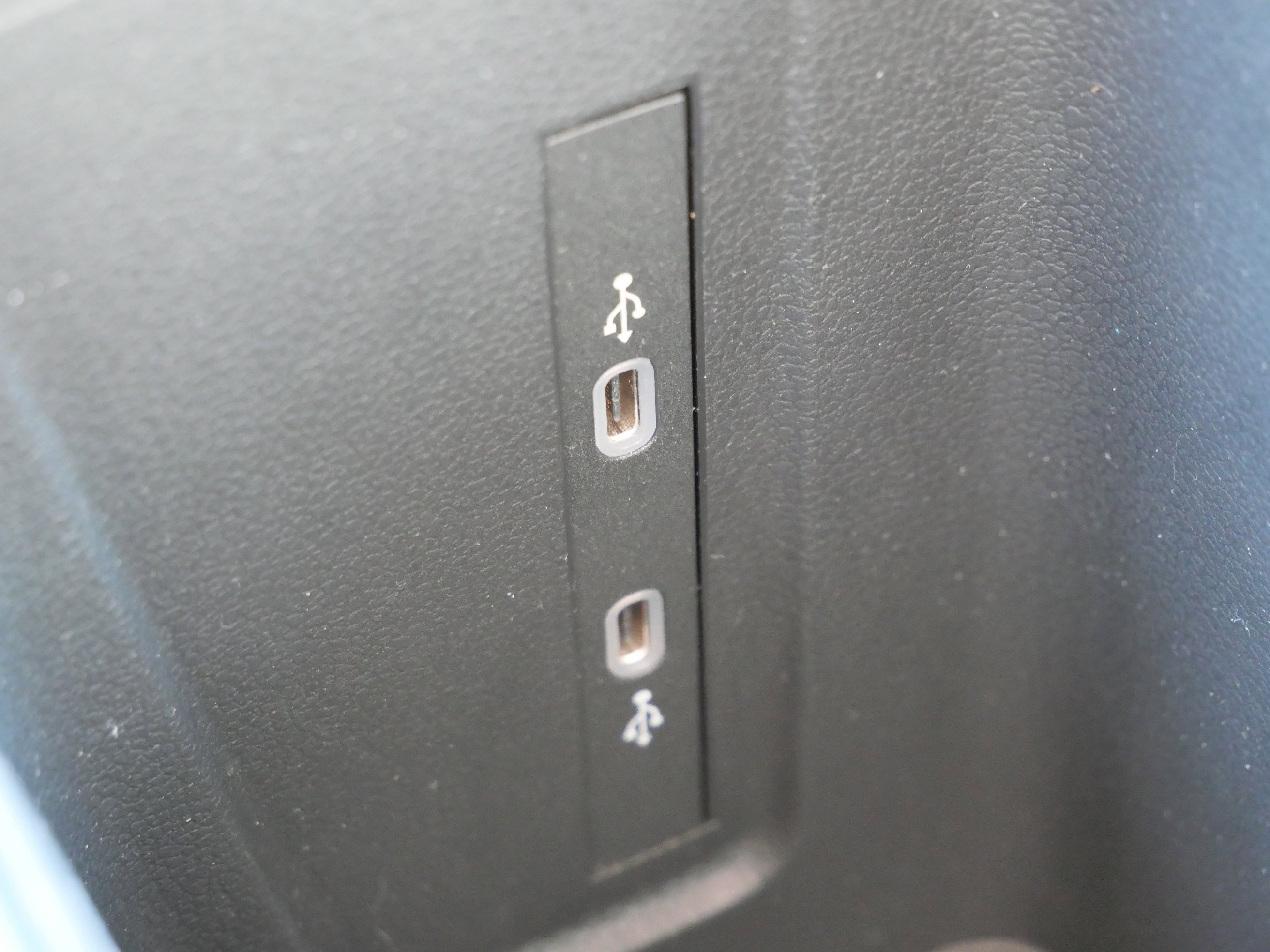 Certified 2025 Volkswagen Tiguan SE image 30