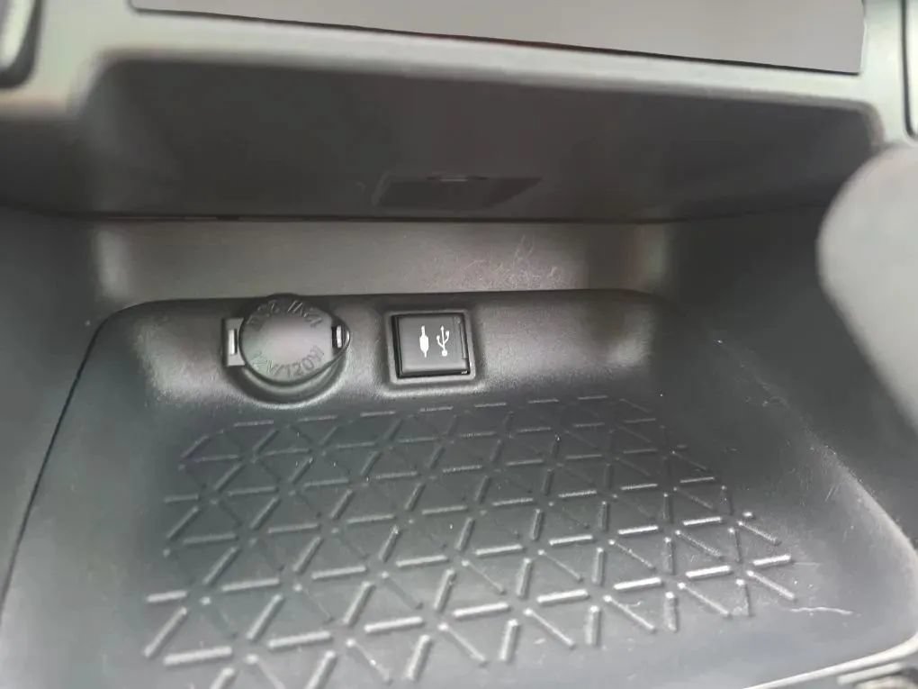 Used 2019 Toyota RAV4 XLE FWD image 31