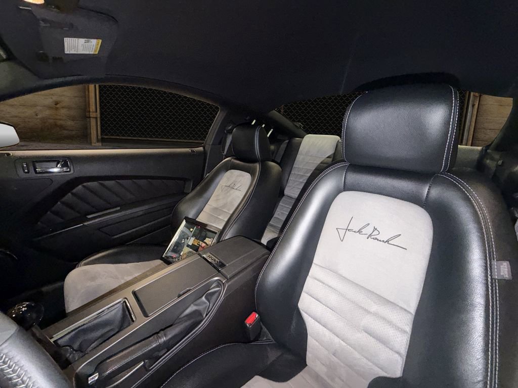 Used 2010 Ford Mustang GT Premium RWD image 4