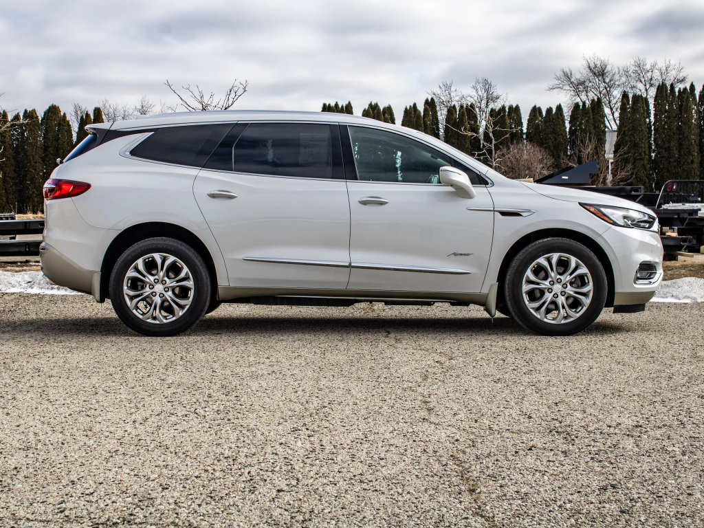 Used 2018 Buick Enclave Avenir w/ Avenir Technology Package AWD/4WD image 2