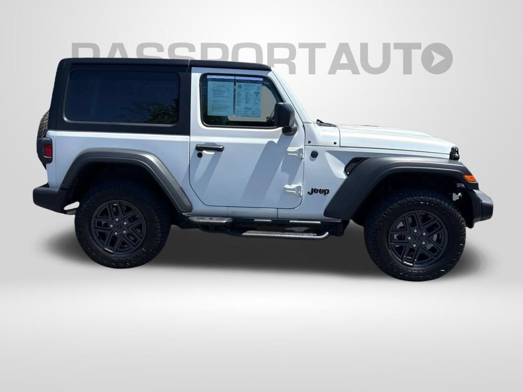 Used 2025 Jeep Wrangler Sport AWD/4WD image 5