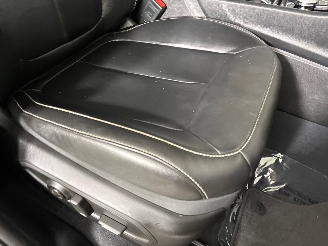 Used 2023 Jeep Grand Cherokee Limited AWD/4WD image 32