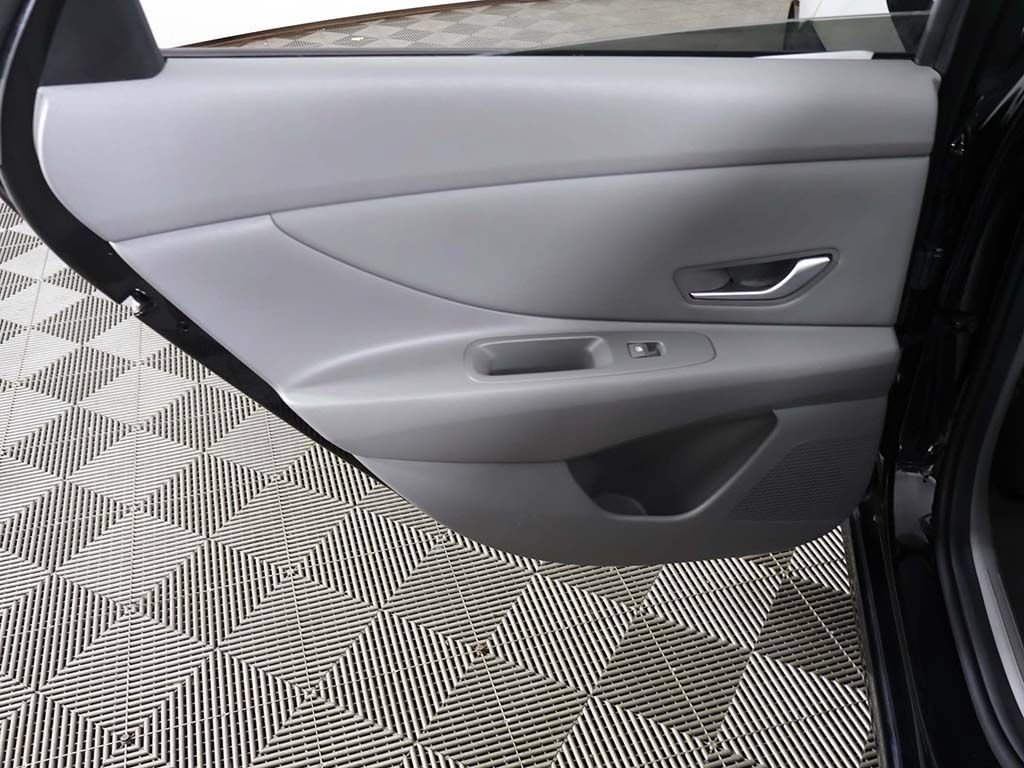 Used 2025 Hyundai Elantra SEL FWD image 26