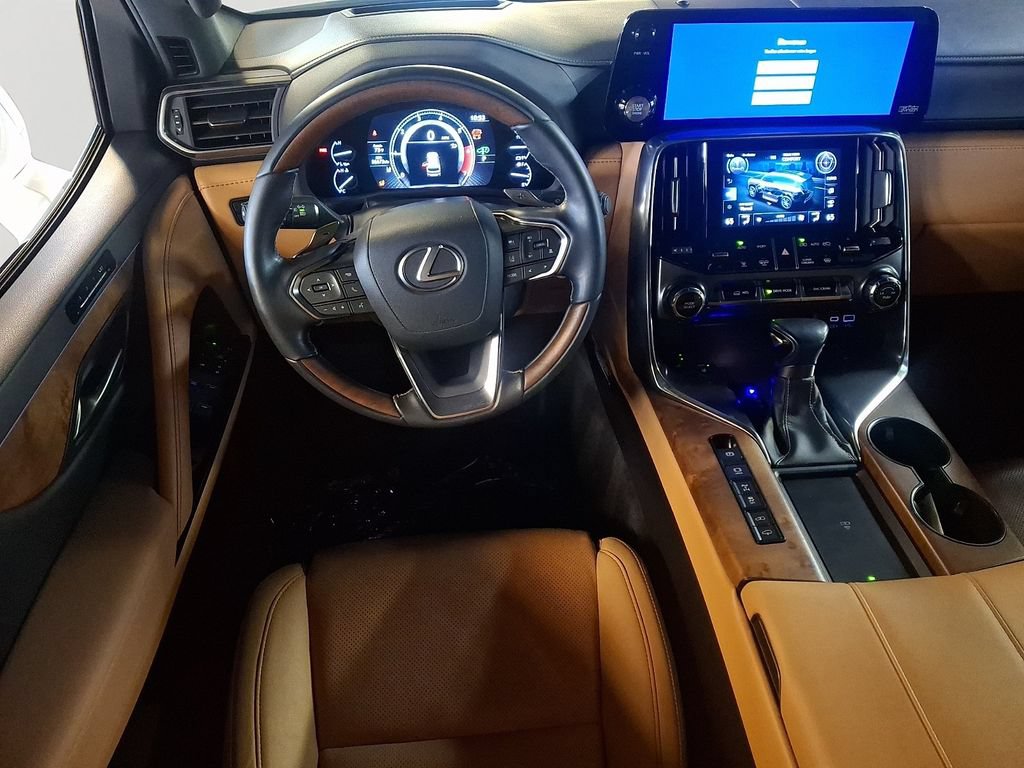 Used 2022 Lexus LX 600 4WD w/ Appearance Package image 11