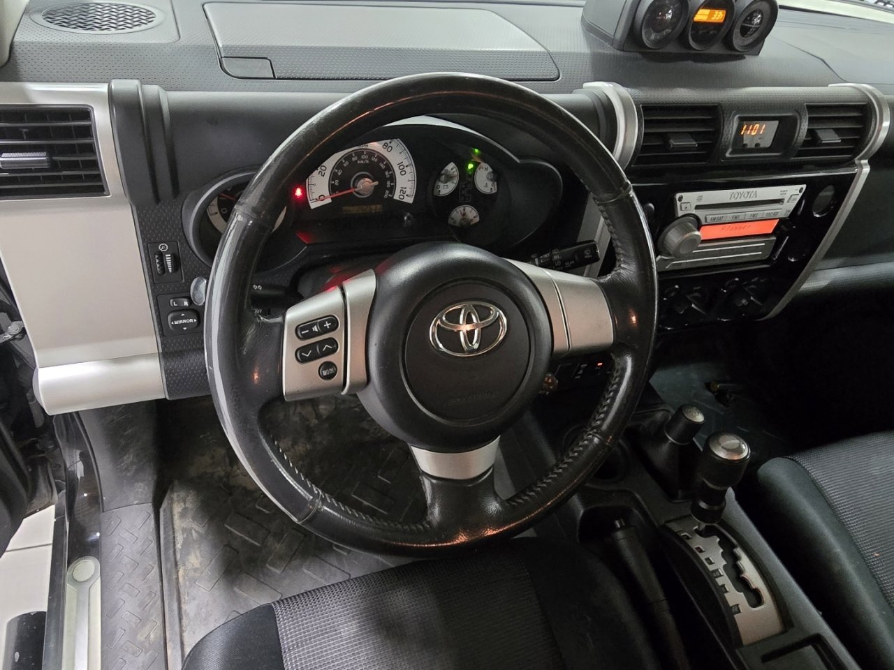 Used 2010 Toyota FJ Cruiser 4WD image 23