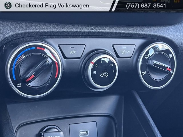 Used 2021 Hyundai Venue SE image 35