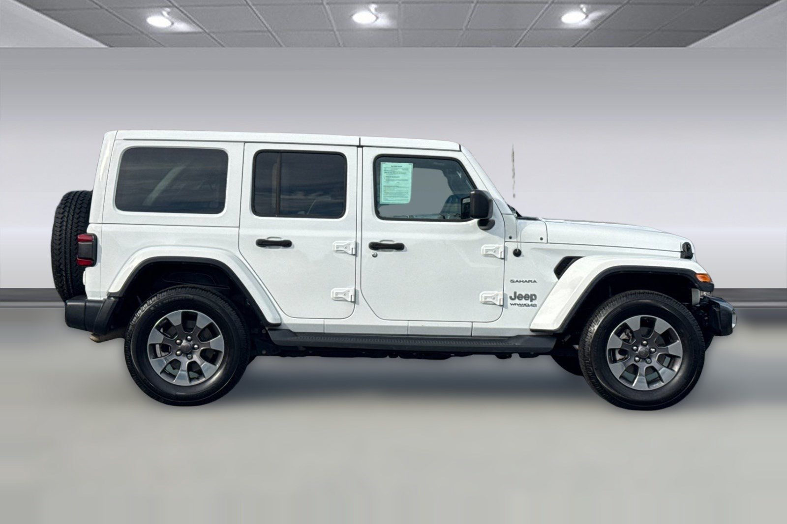 Used 2018 Jeep Wrangler Unlimited Sahara AWD/4WD image 8