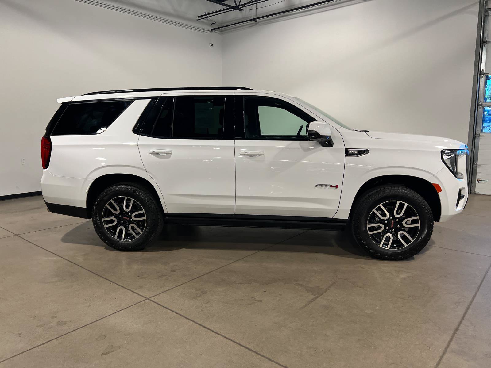 Used 2024 GMC Yukon AT4 w/ AT4 Premium Plus Package AWD/4WD image 2