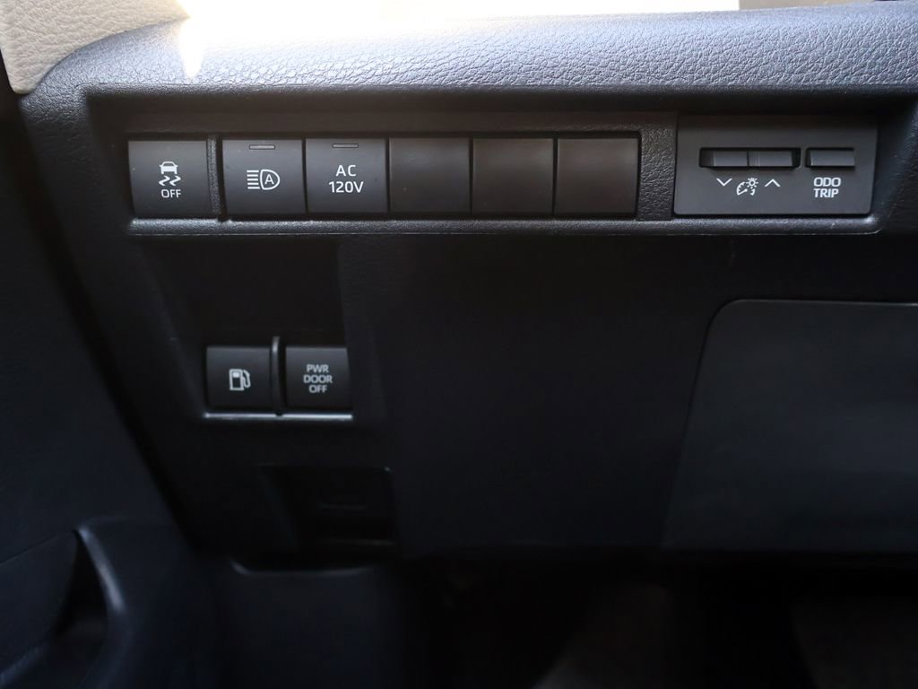 Used 2023 Toyota Sienna Limited FWD image 42