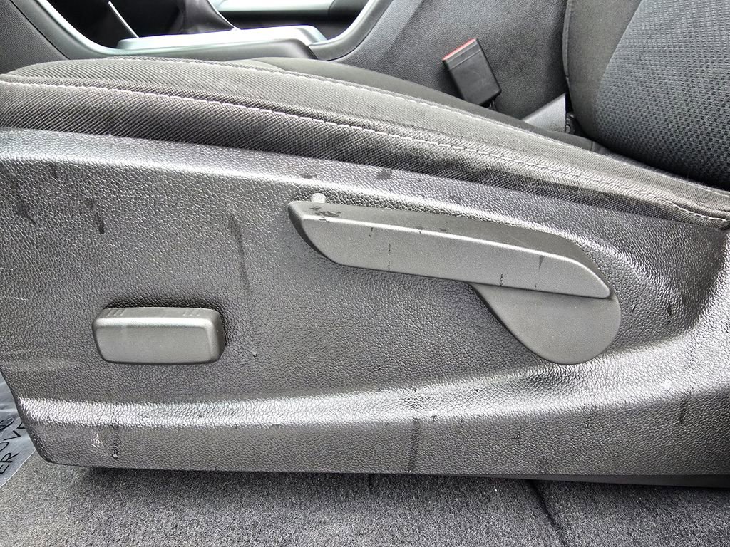 Used 2022 Chevrolet Colorado LT AWD/4WD image 22