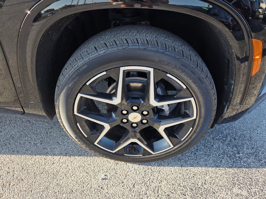 Used 2026 Chevrolet Traverse High Country w/ LPO, Floor Liner Package FWD image 21