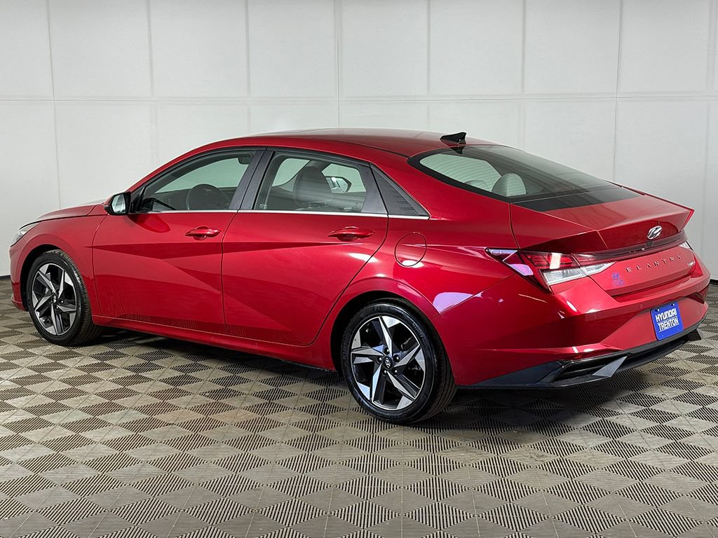 Used 2023 Hyundai Elantra Limited w/ Cargo Package FWD image 14