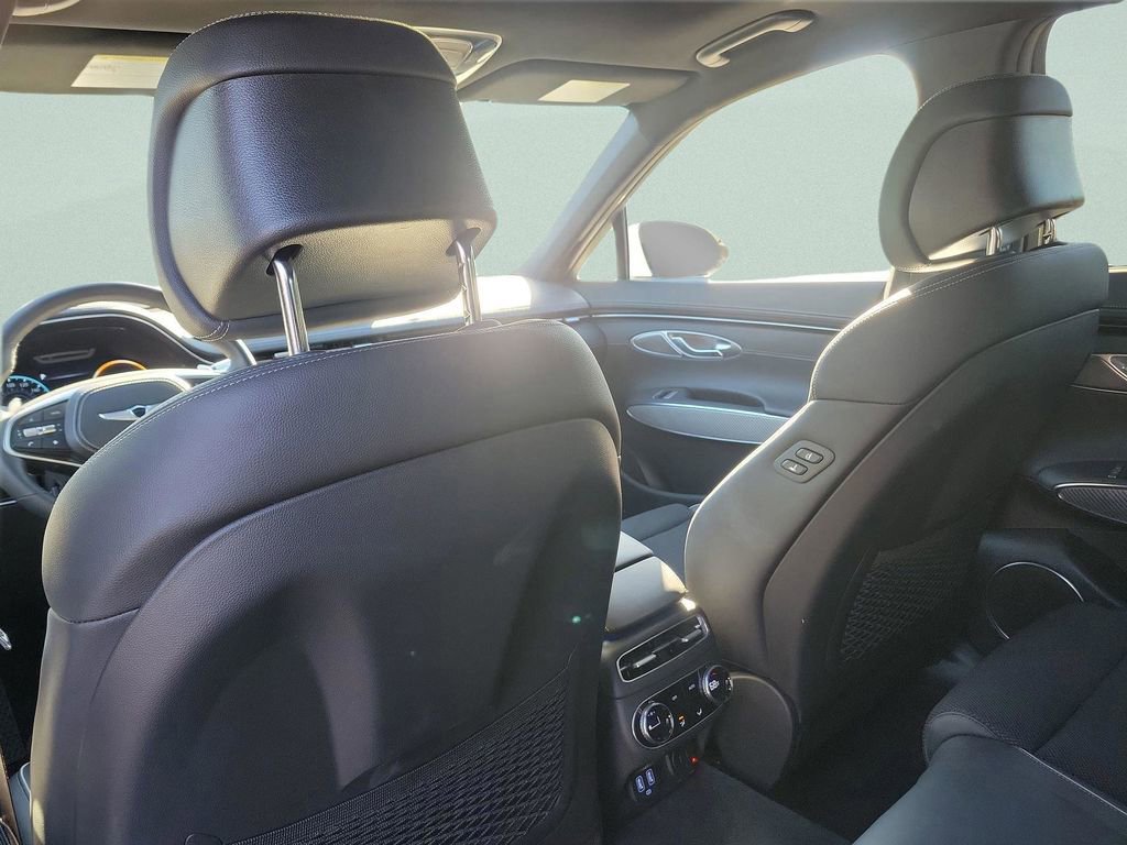 Used 2025 Genesis GV70 2.5T Sport Prestige w/ Sport Prestige Package image 15