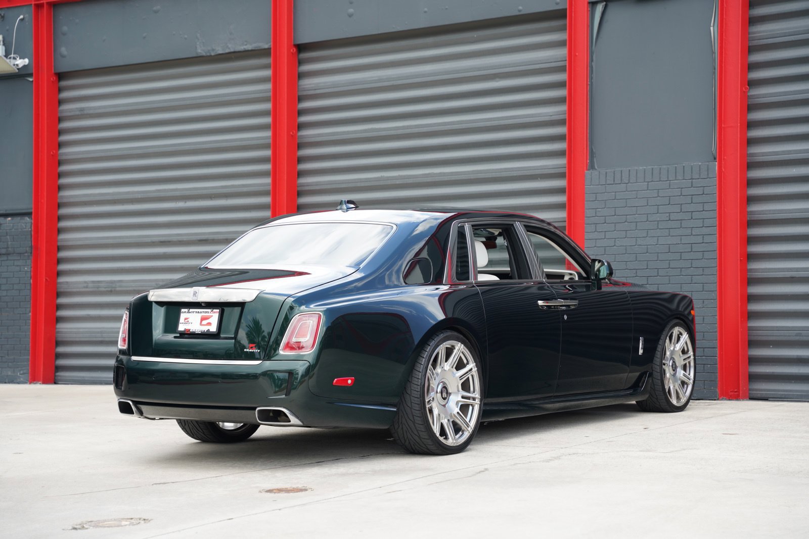 Used 2022 Rolls-Royce Phantom Sedan RWD image 19