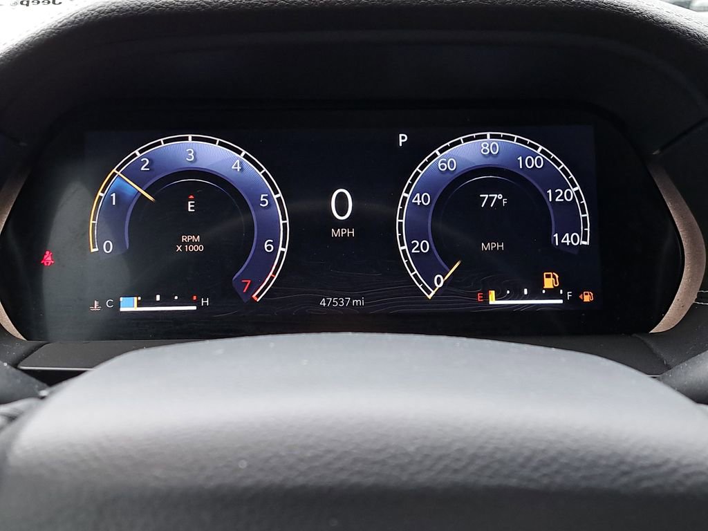 Used 2022 Jeep Grand Cherokee L Limited w/ Black Appearance Package image 16