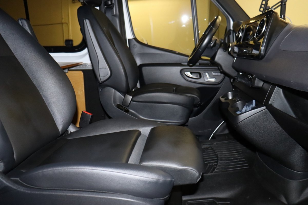 Used 2019 Mercedes-Benz Sprinter 4x4 170 image 22