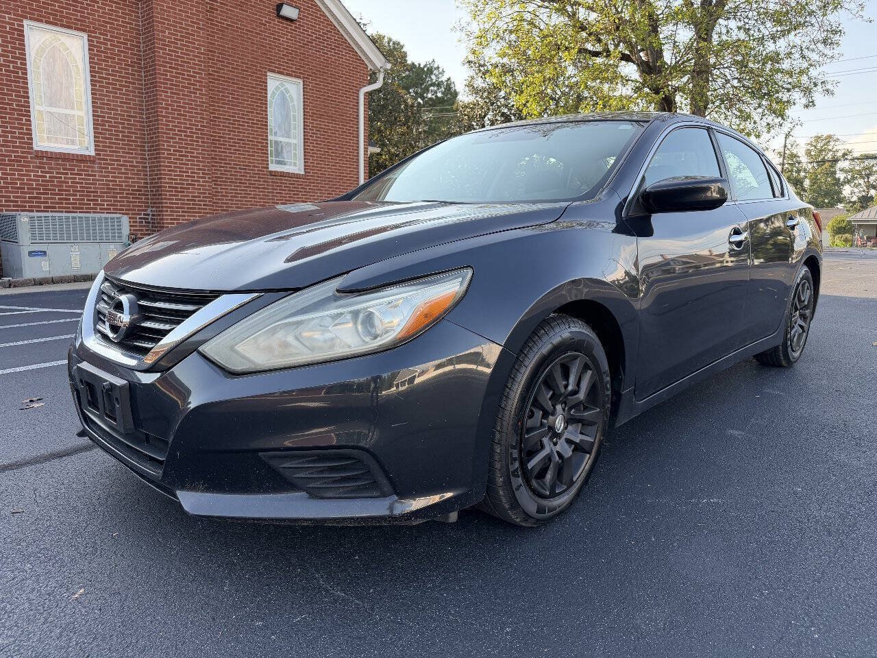 Used 2016 Nissan Altima 2.5 S w/ Power Driver Seat Package FWD image 2