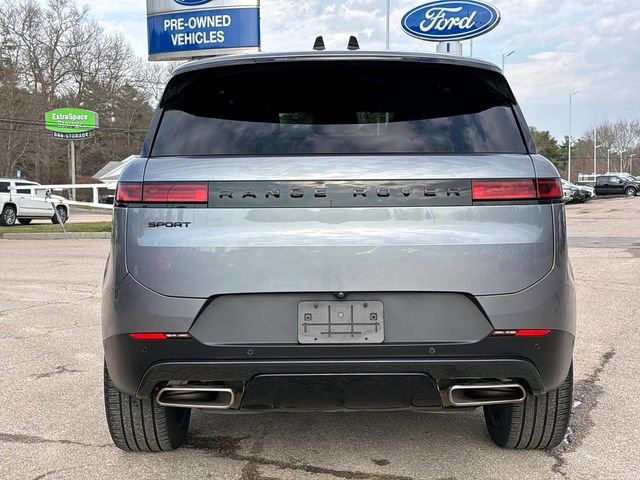 Used 2025 Land Rover Range Rover Sport SE image 3