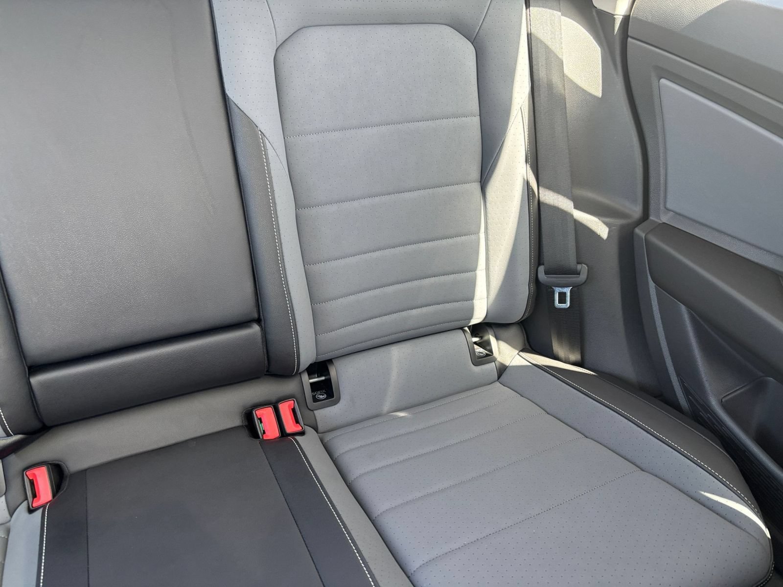 Used 2025 Volkswagen Jetta SE FWD image 38