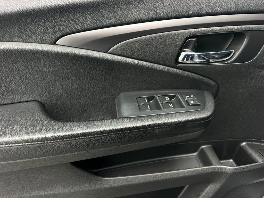 Used 2022 Honda Pilot Sport image 11