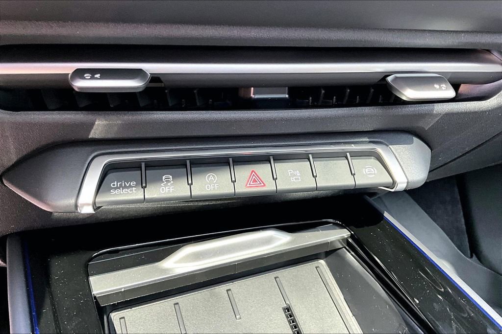 New 2026 Audi Q3 quattro 2.0T AWD/4WD image 16