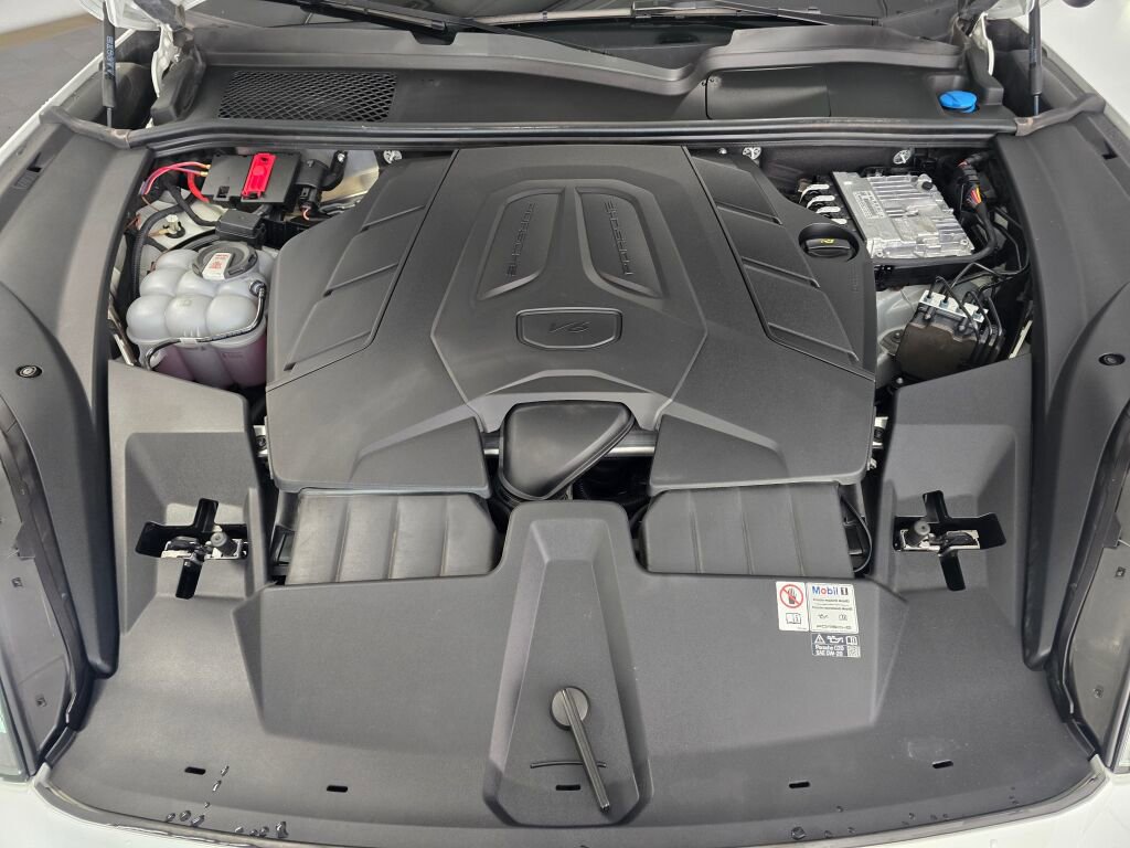 Used 2024 Porsche Cayenne image 11