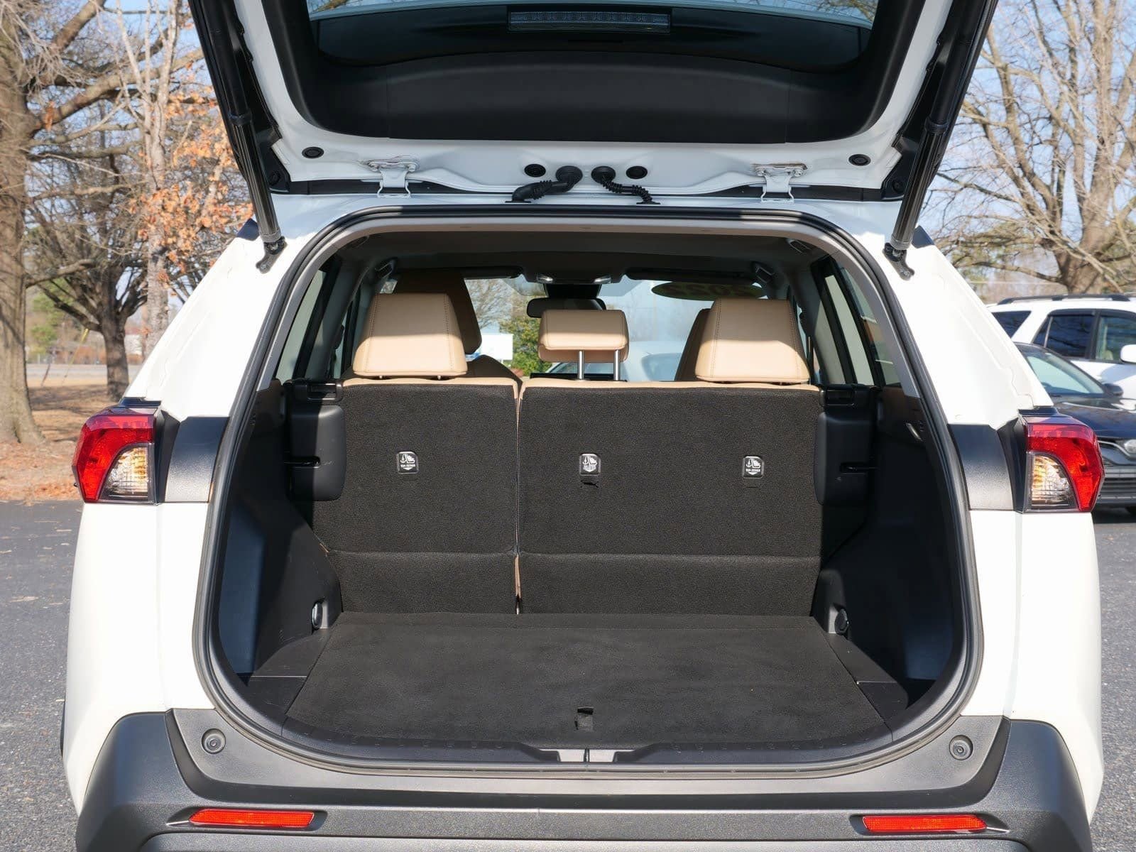 Used 2022 Toyota RAV4 XLE Premium image 14