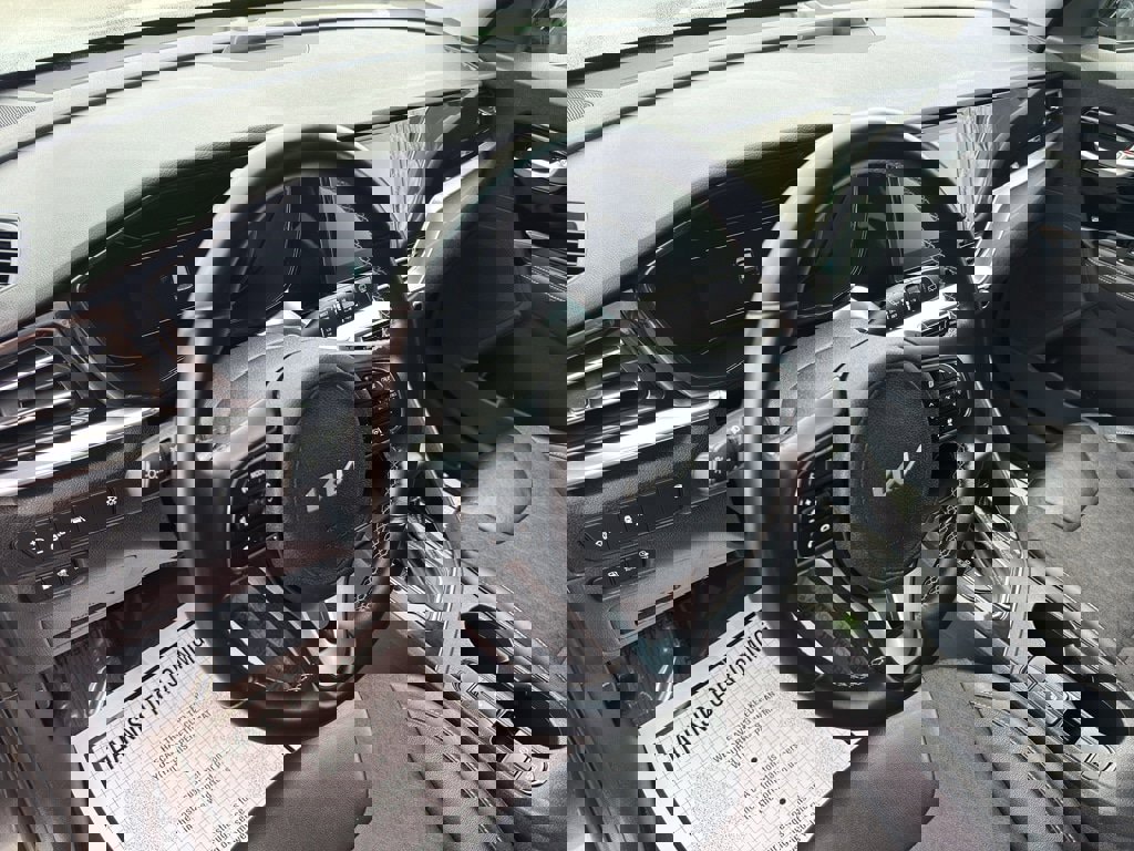 Used 2022 Kia Niro EX image 11