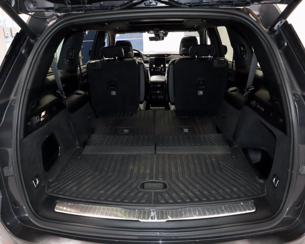 Used 2022 Jeep Grand Cherokee L Overland w/ Luxury Tech Group IV AWD/4WD image 13