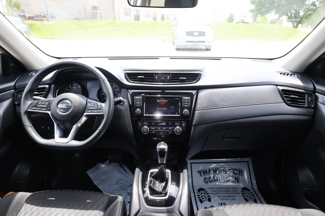 Used 2018 Nissan Rogue SV image 14