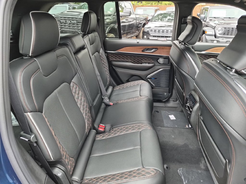 New 2027 Jeep Grand Cherokee Summit AWD/4WD image 15