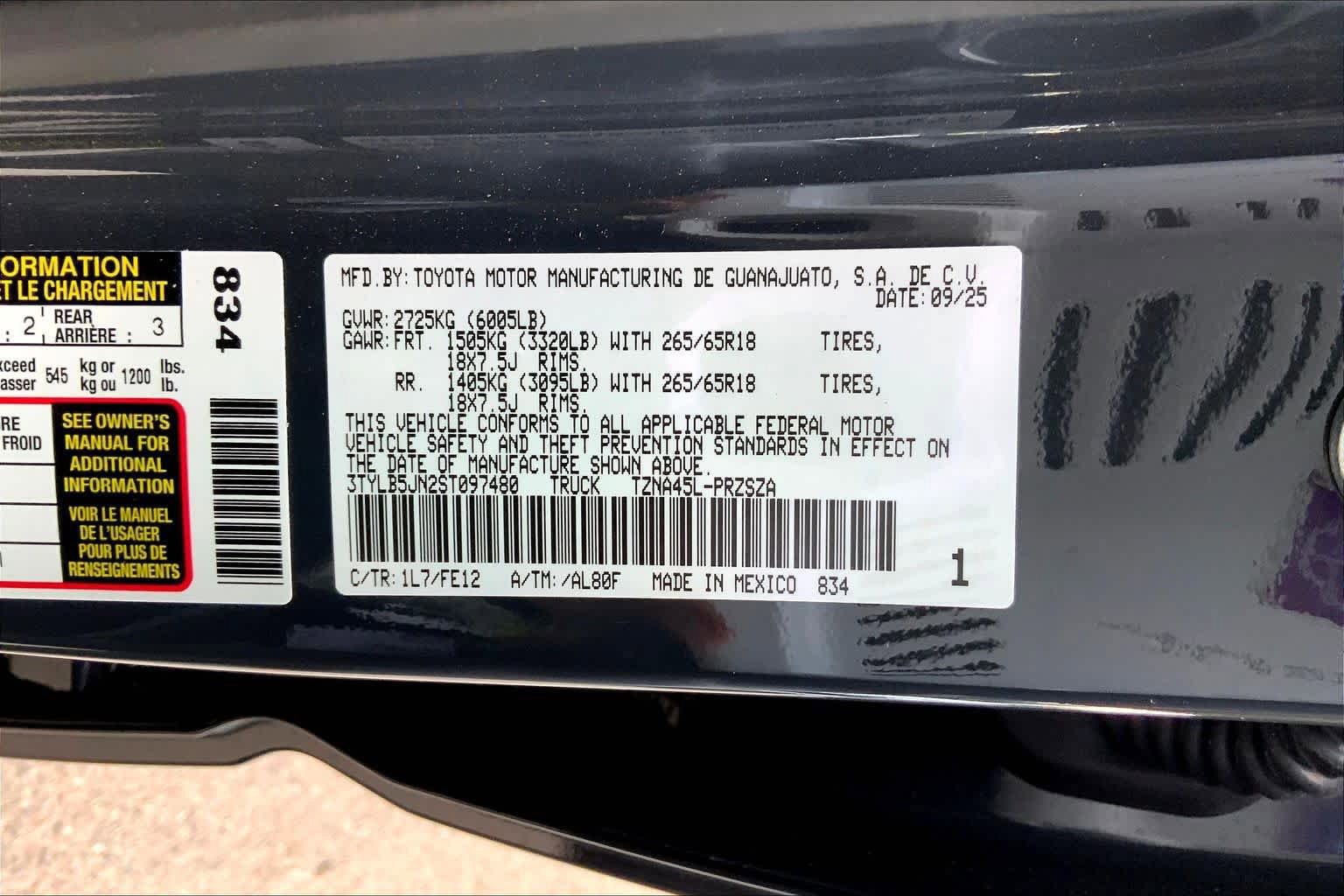 Used 2025 Toyota Tacoma TRD Sport AWD/4WD image 35
