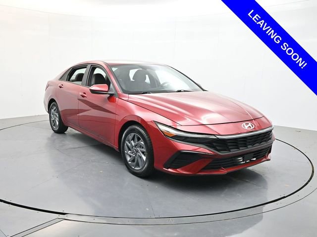 Used 2024 Hyundai Elantra SEL FWD image 1