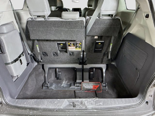 Certified 2024 Toyota Sienna XLE FWD image 28