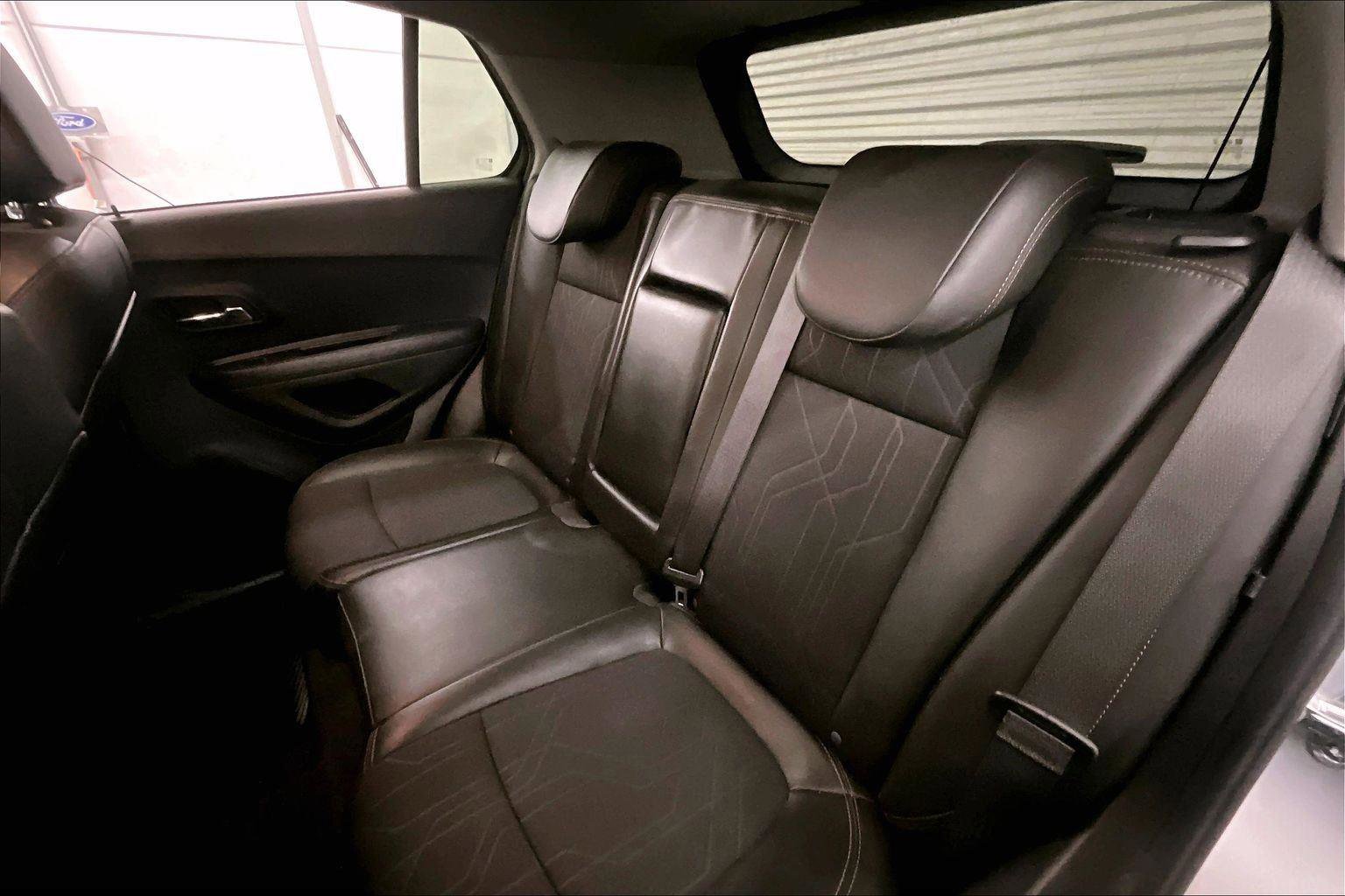 Used 2019 Chevrolet Trax LT w/ LT Convenience Package image 25