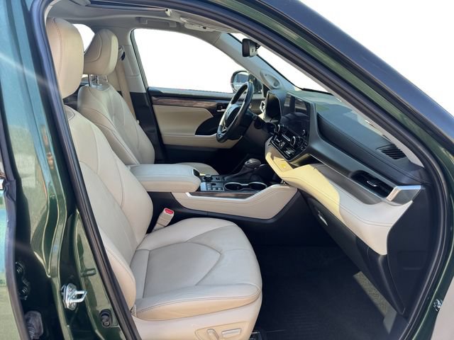 Used 2023 Toyota Highlander Limited AWD/4WD image 17