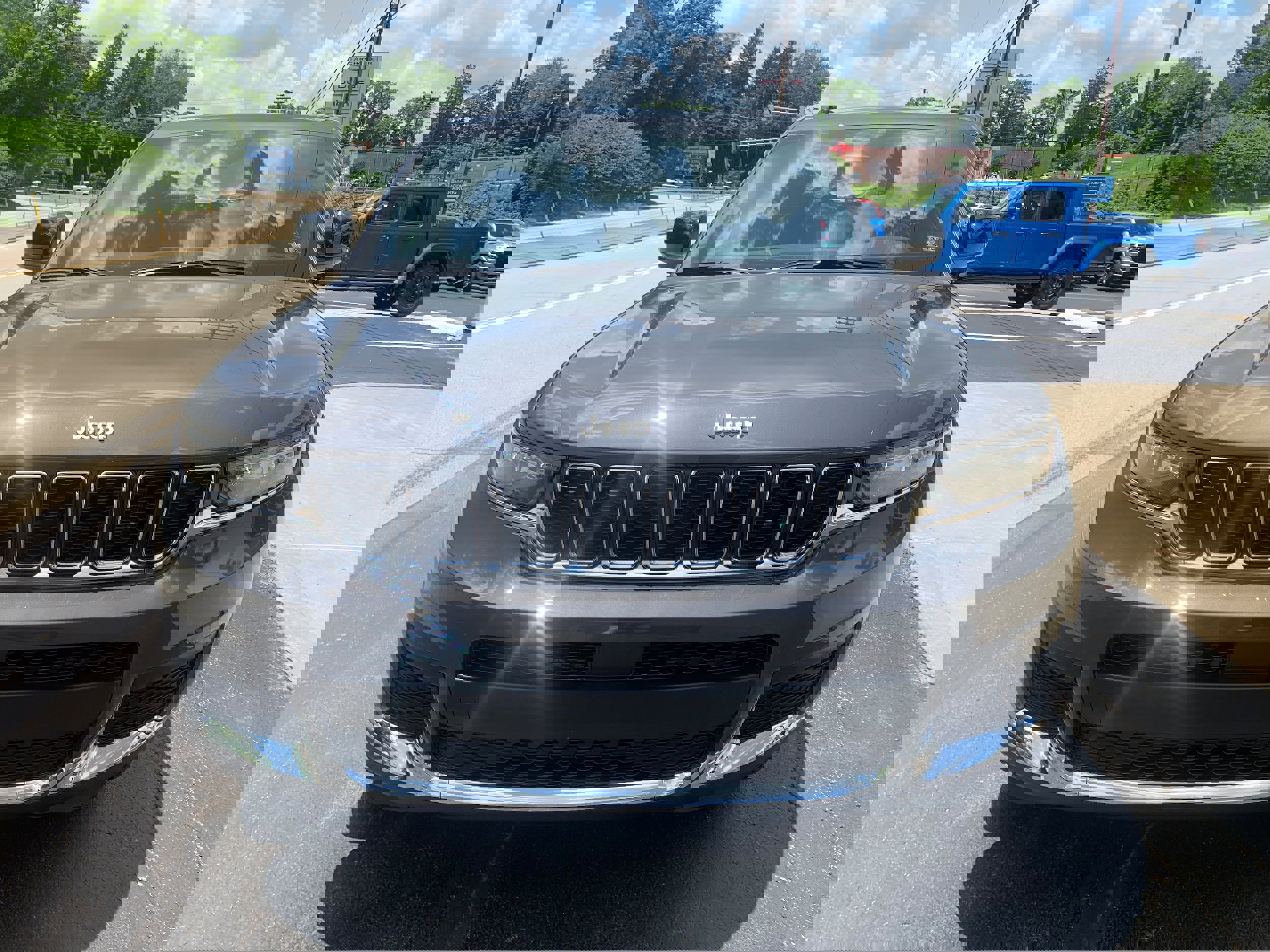 New 2025 Jeep Grand Cherokee L Laredo w/ Luxury Tech Group I image 3