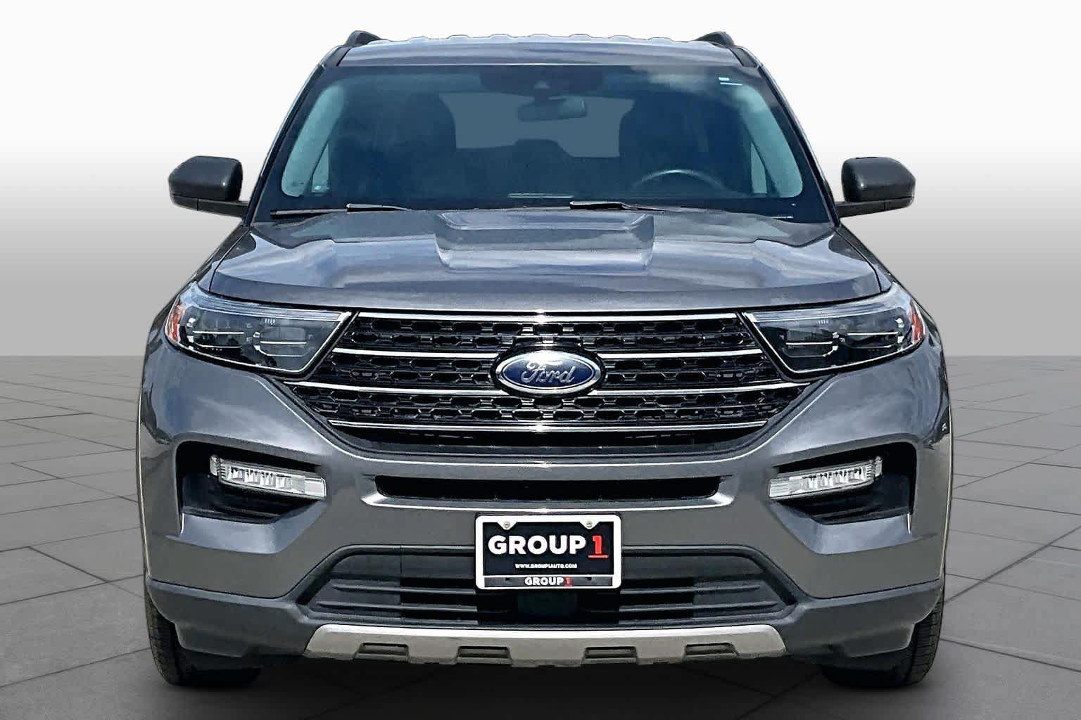 Used 2021 Ford Explorer XLT w/ Equipment Group 202A RWD image 4