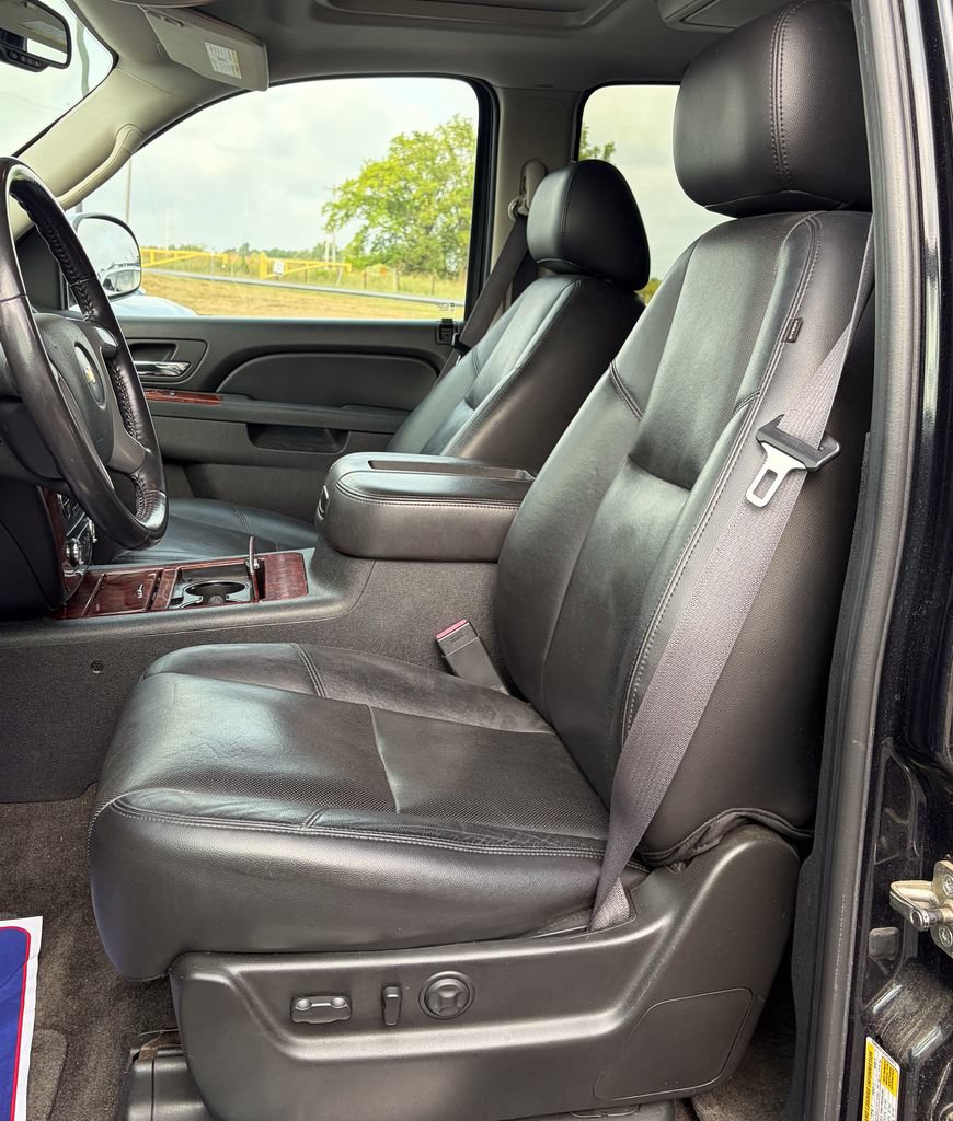 Used 2011 Chevrolet Suburban LTZ AWD/4WD image 21